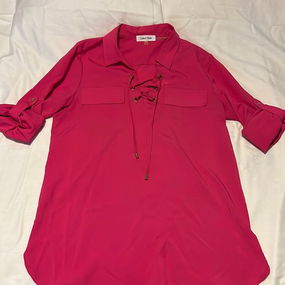 Is a pretty pink blouse with gold bottoms size XS